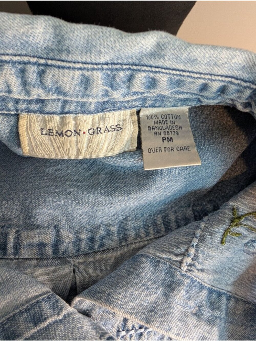 Vintage 90s Lemon Grass Embroidered Floral Button-Up Short Sleeve Denim Shirt PM - Picture 5 of 6